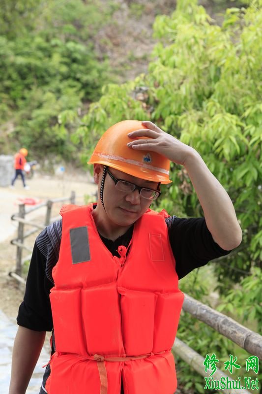 5月1日,由修水网、修江源旅行社、羽岭景区举行的“五一”漂流探险摄影竞赛活动在羽岭景区正式启动。当天来自南昌和我县的50多名摄影爱好者参加了漂流探险摄影竞赛活动。